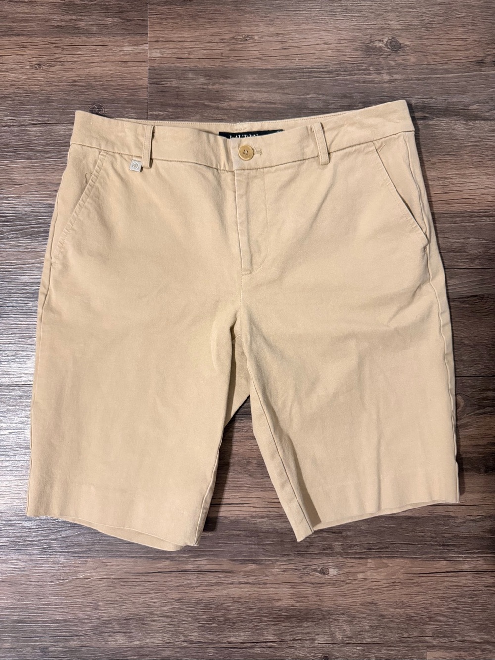 Lauren Ralph Lauren Women’s Casual Beige Chino Shorts size 4